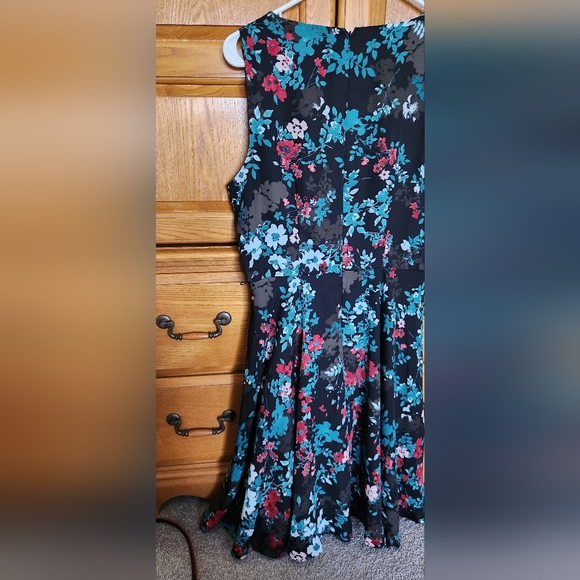 Elle Women's Floral Dress - Black and Red - Picture 4 of 8